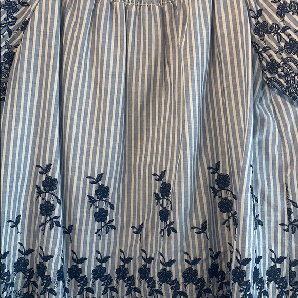 New Embroidered Blouse - Picture 5 of 6